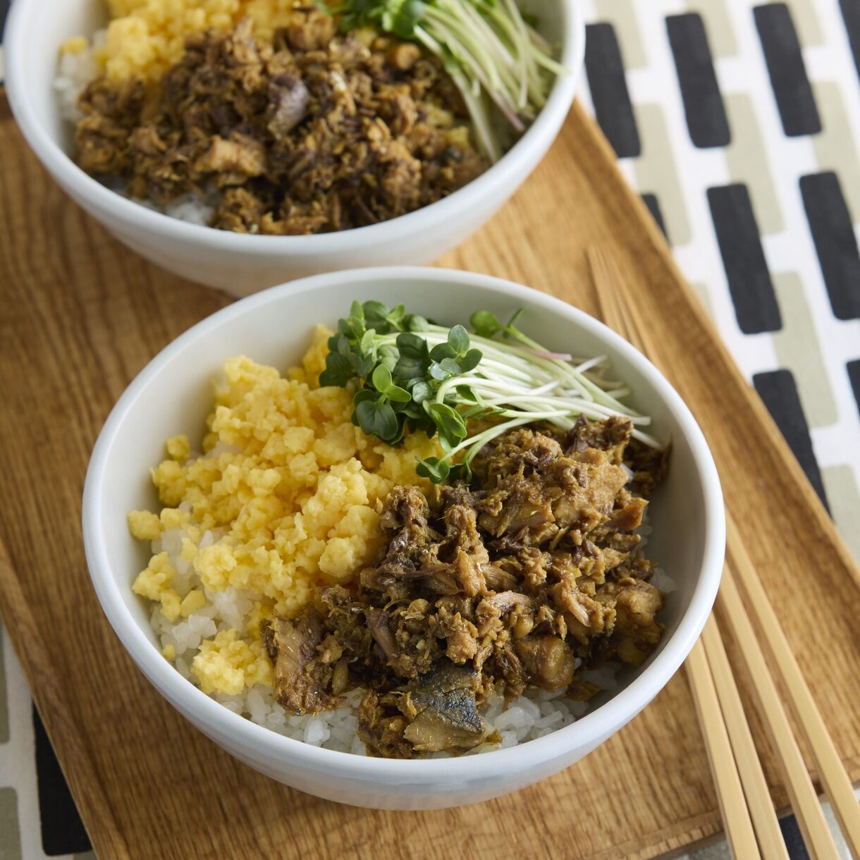 カレーさばそぼろの三色丼