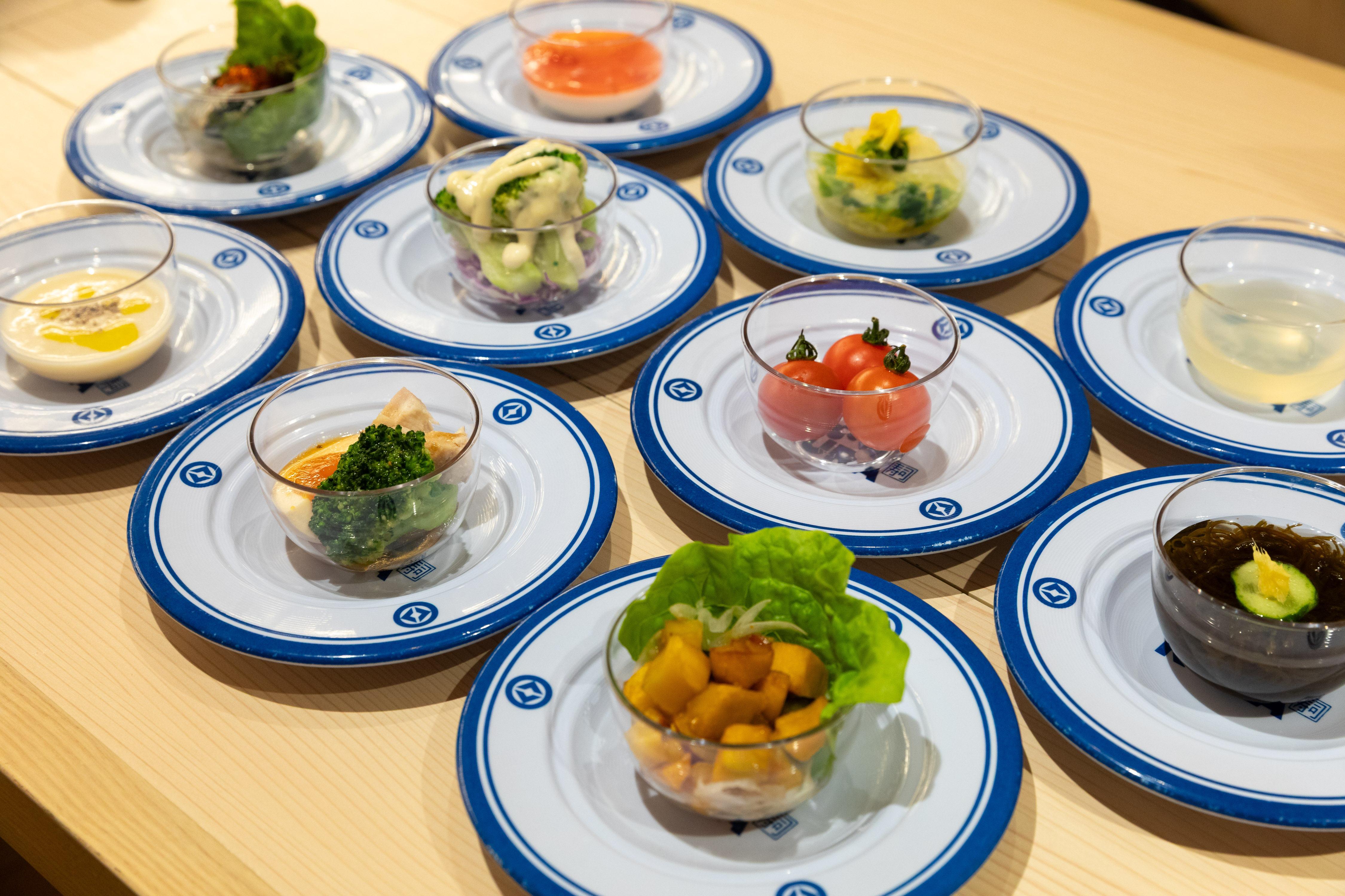 くら寿司　「健康食前の一皿シリーズ」　集合写真