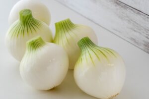イライラ・だるさが抜けない春に！薬膳師のプロがすすめる「新玉ねぎ」を使った整え方