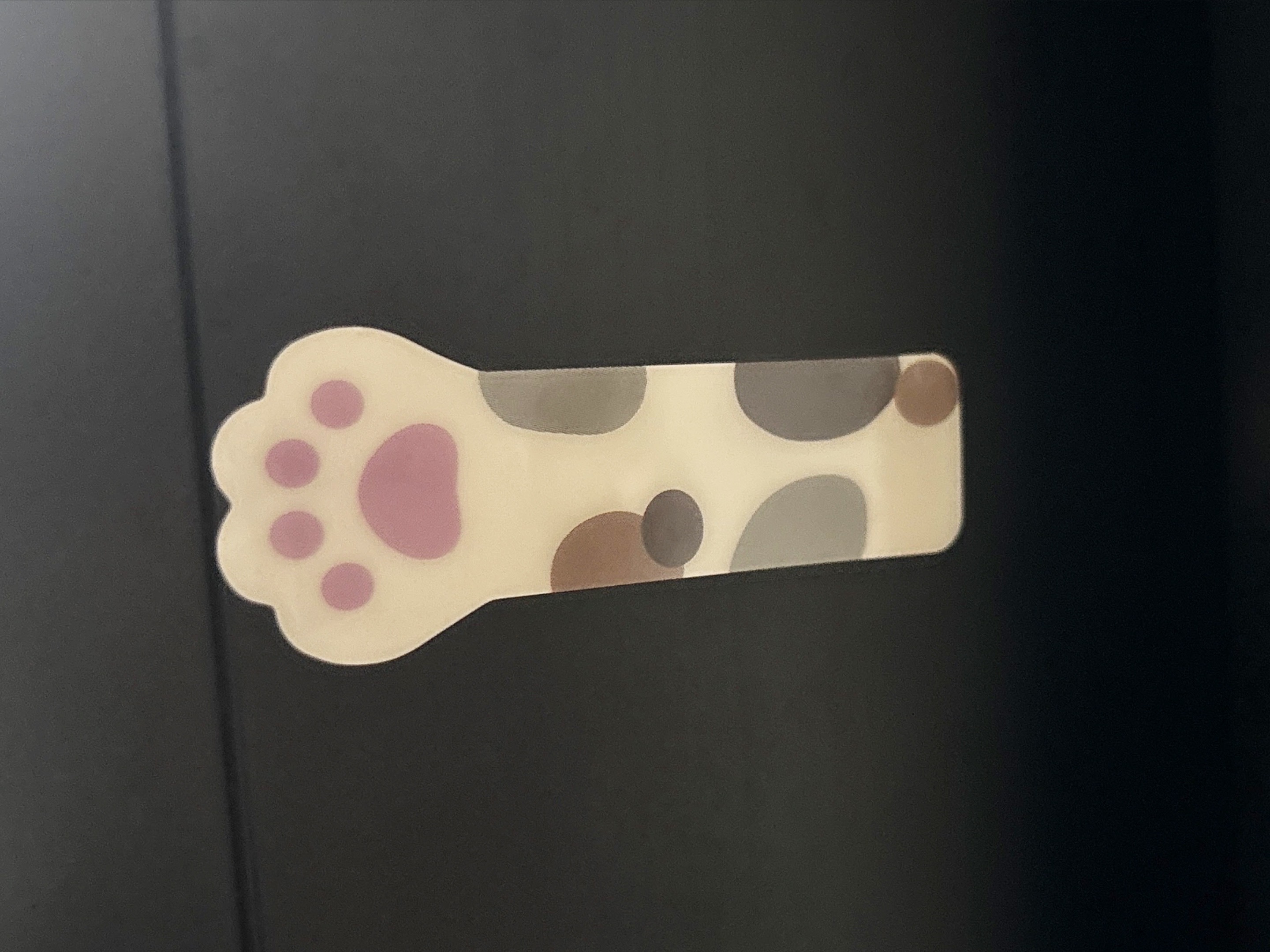 メモトメを玄関に一枚貼った様子