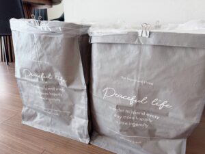 ダイソーの220円収納ボックスが万能すぎ！ゴミ箱から布団片づけまで家中で使える名品