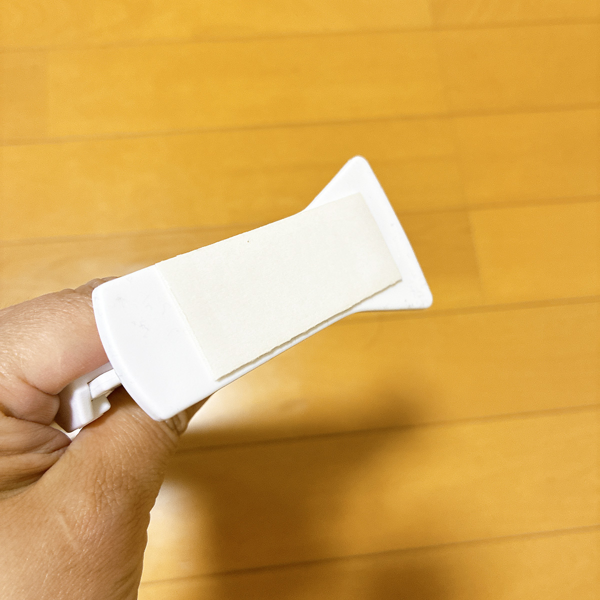 テープで固定すれば動くストレスもない