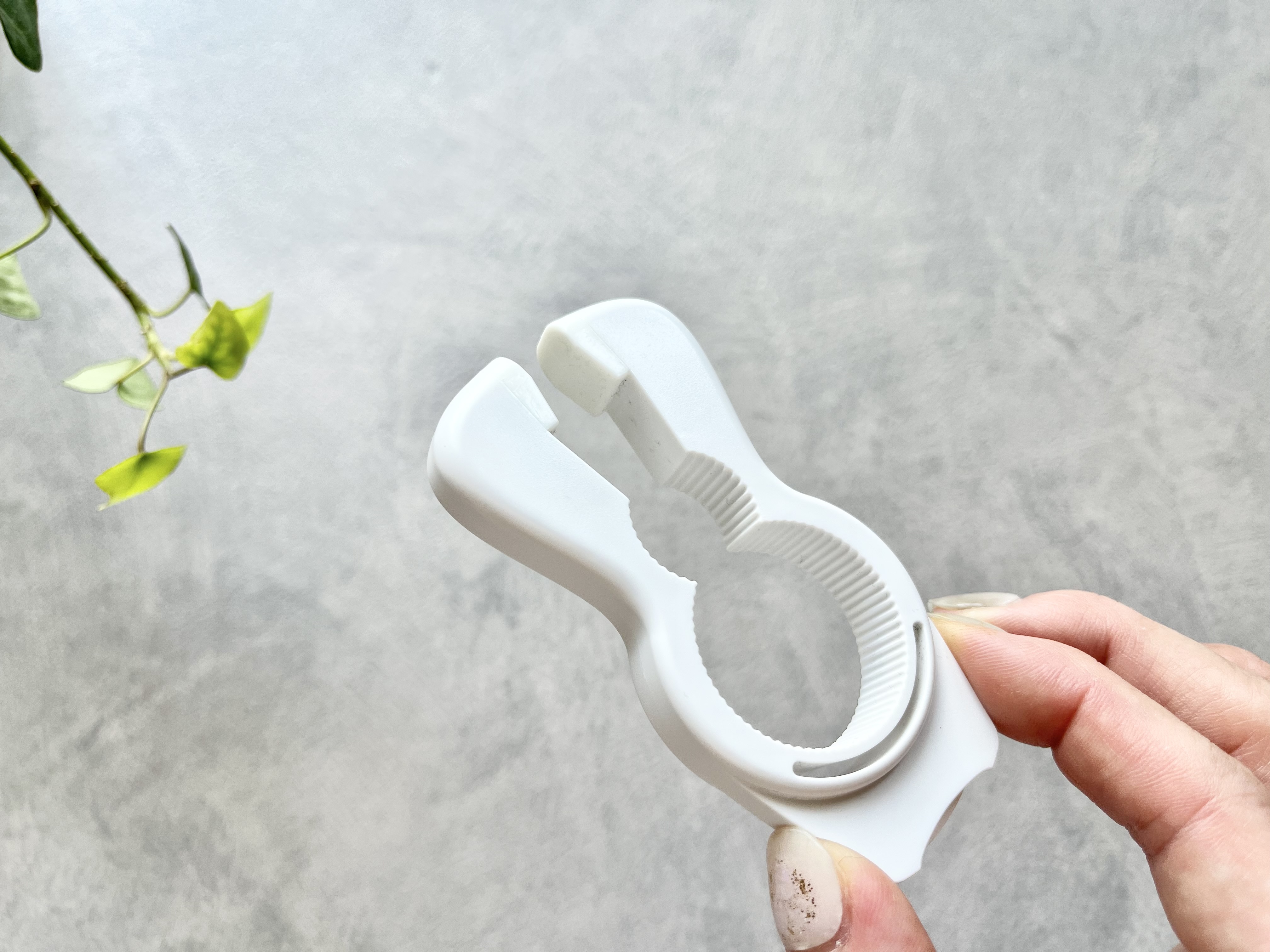 セリアの「4WAYキャップオープナー」の使用画像