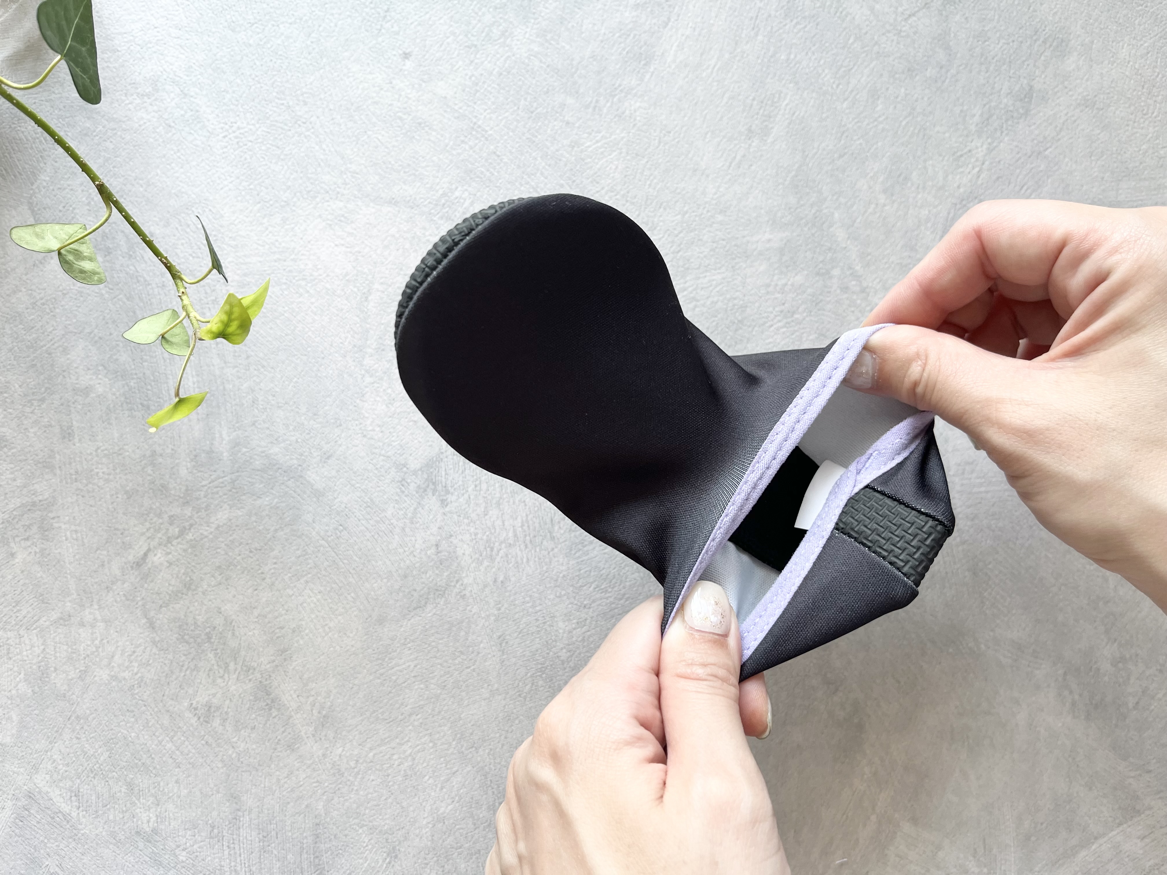 ダイソーの「アクティブカバー(柄B、16cm−18cm)」の商品画像