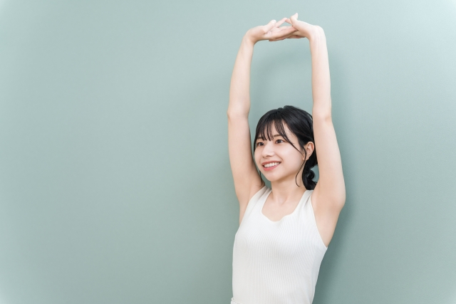 ストレッチする女性