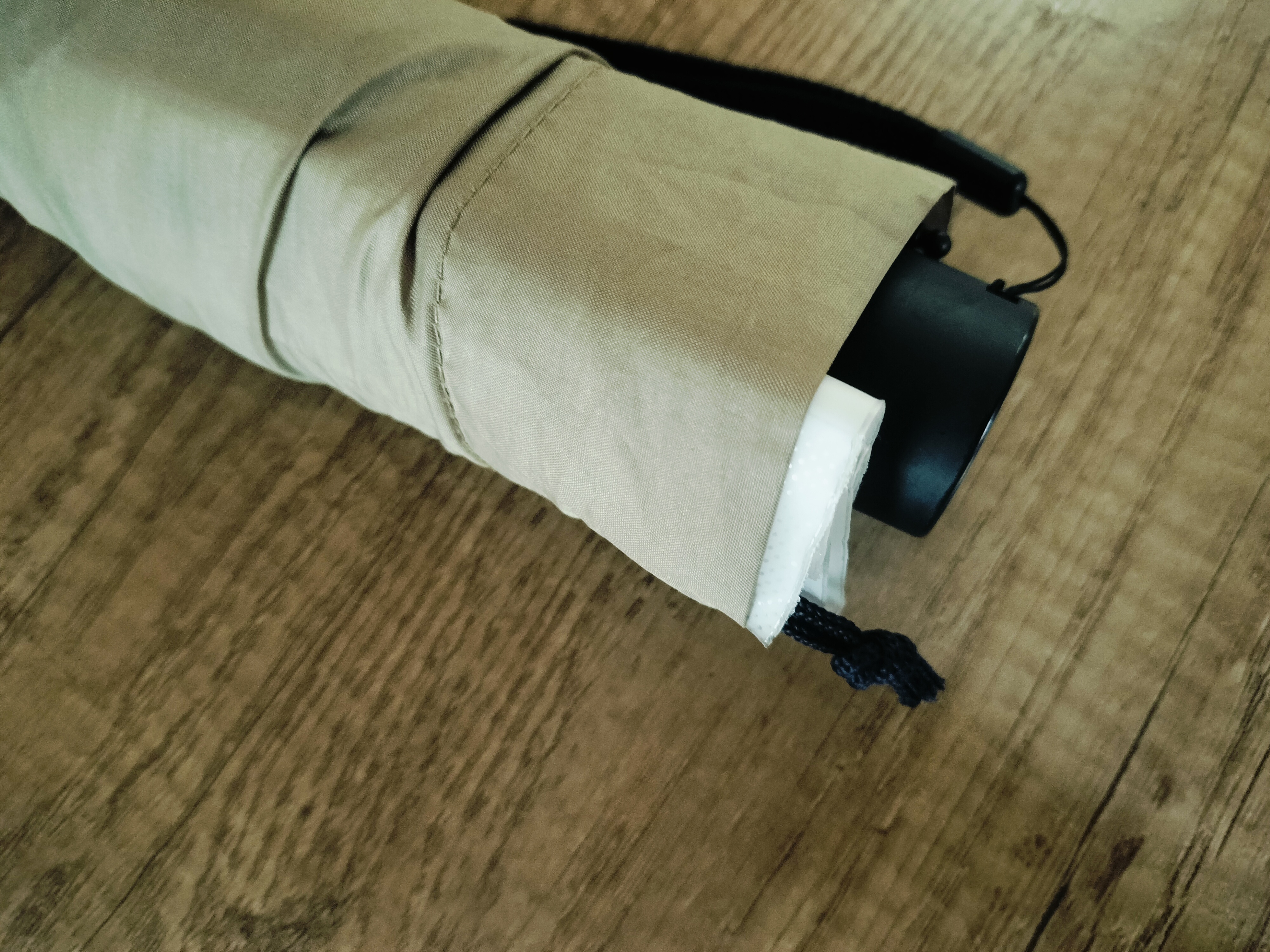 折りたたみ傘の中に週尿できるくらい薄いケース