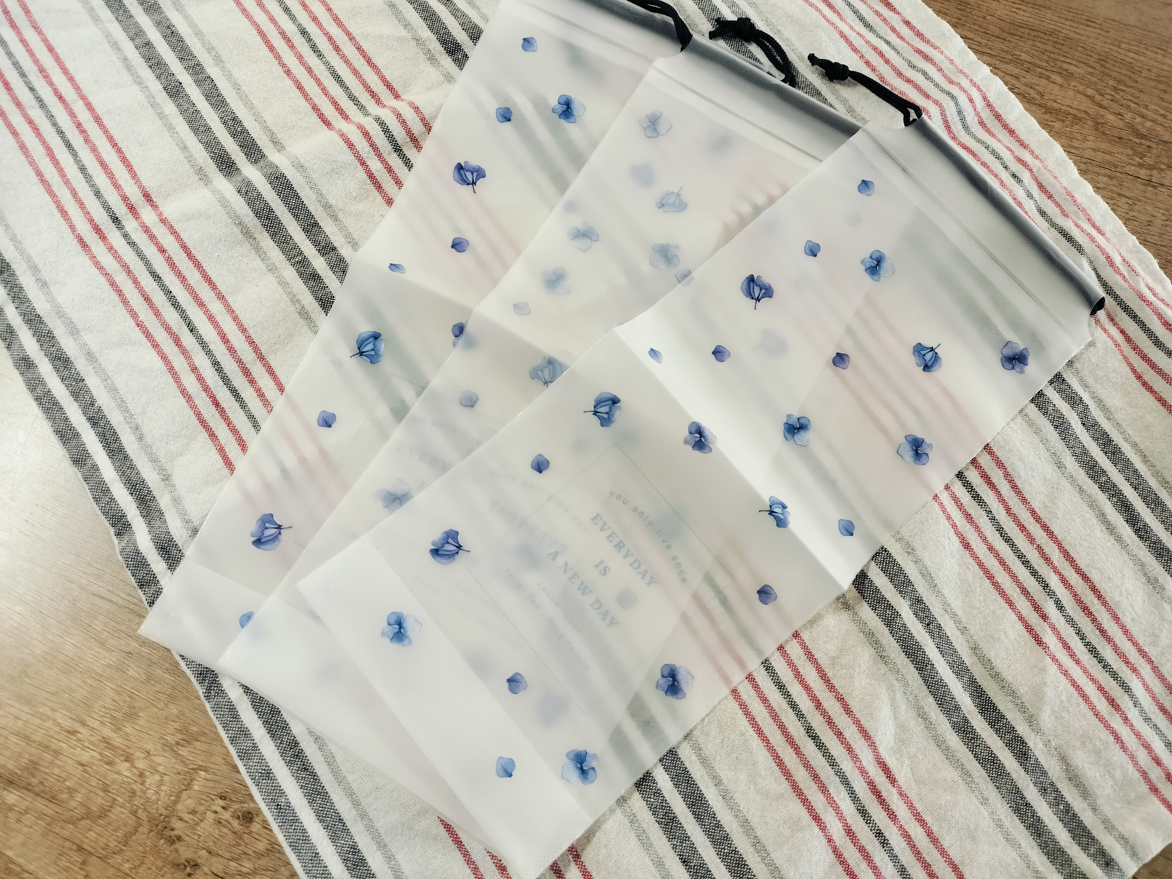 3枚入りの巾着ケース