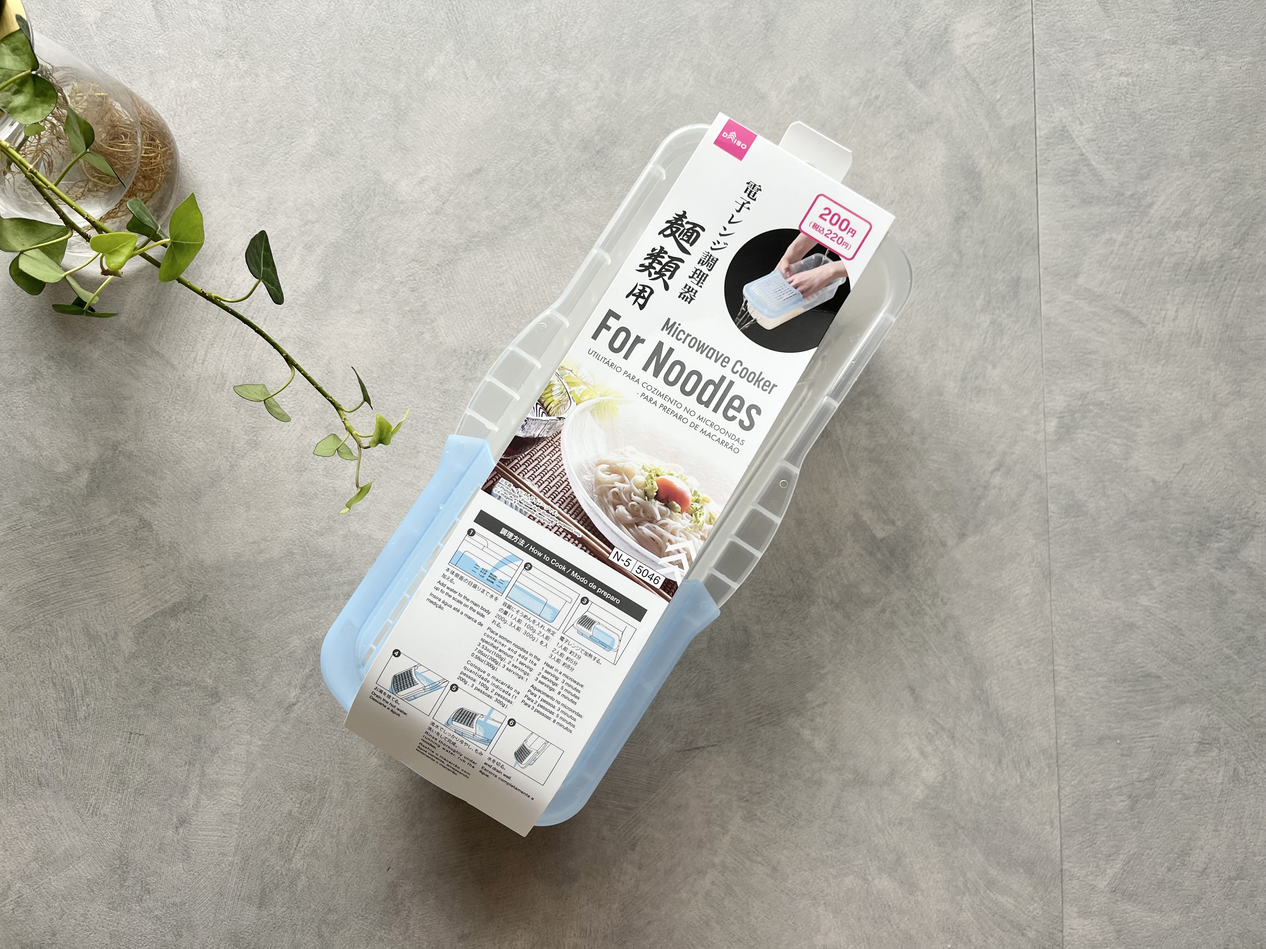 ダイソーの「電子レンジ調理器(麺類用)1.7L」の商品画像