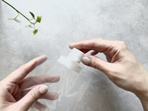 節約しながら子どもが大喜び！凍らせて持ち運べるセリアの「透明スパウトパウチ」が夏に大活躍