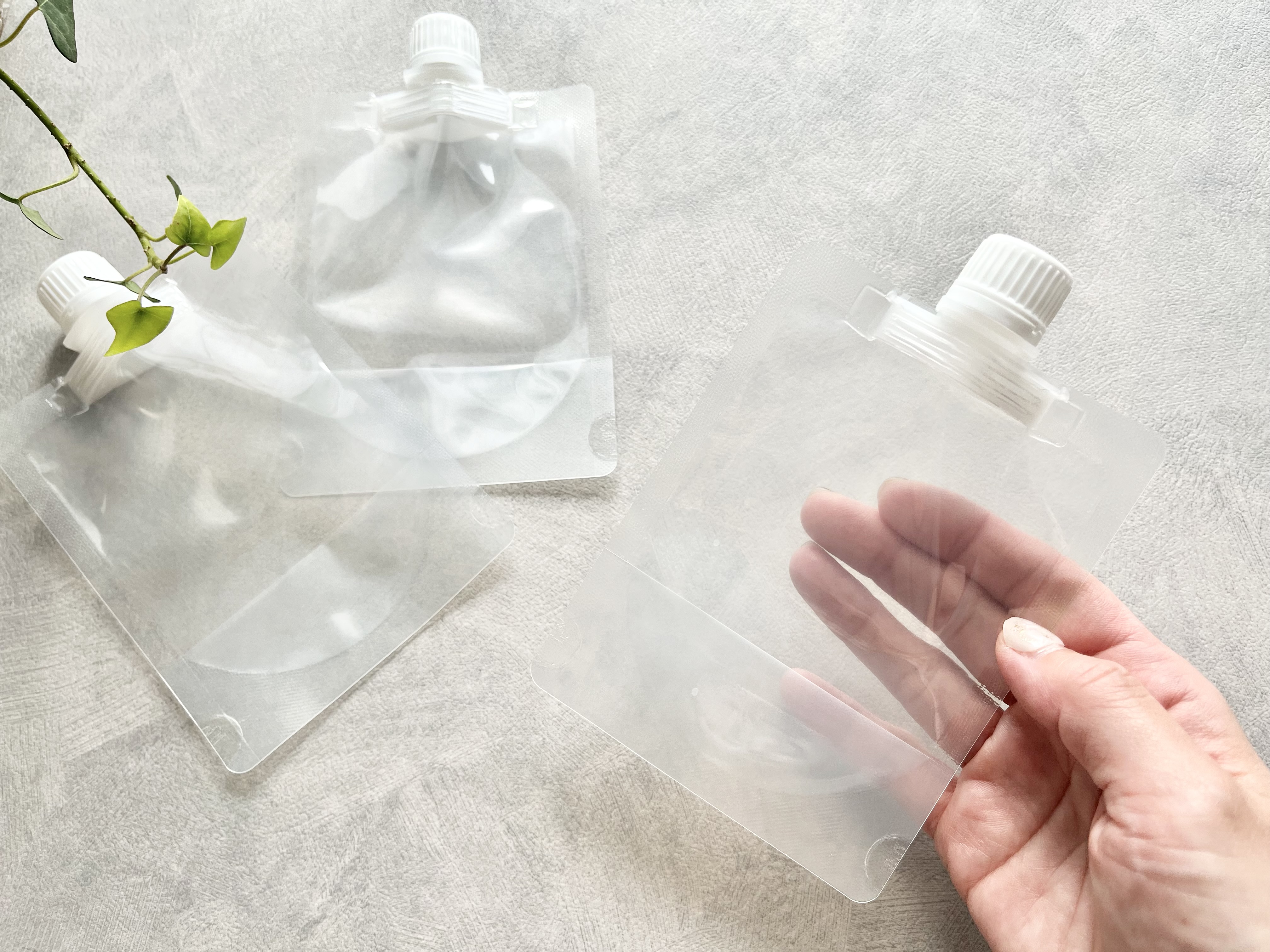 セリアの「透明スパウトパウチ 3枚入り 150mL」の商品画像