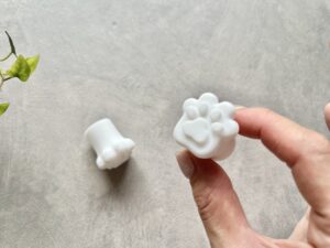 可愛くて便利すぎる！セリアの肉球アイテムが傘の“あるある問題”を解決