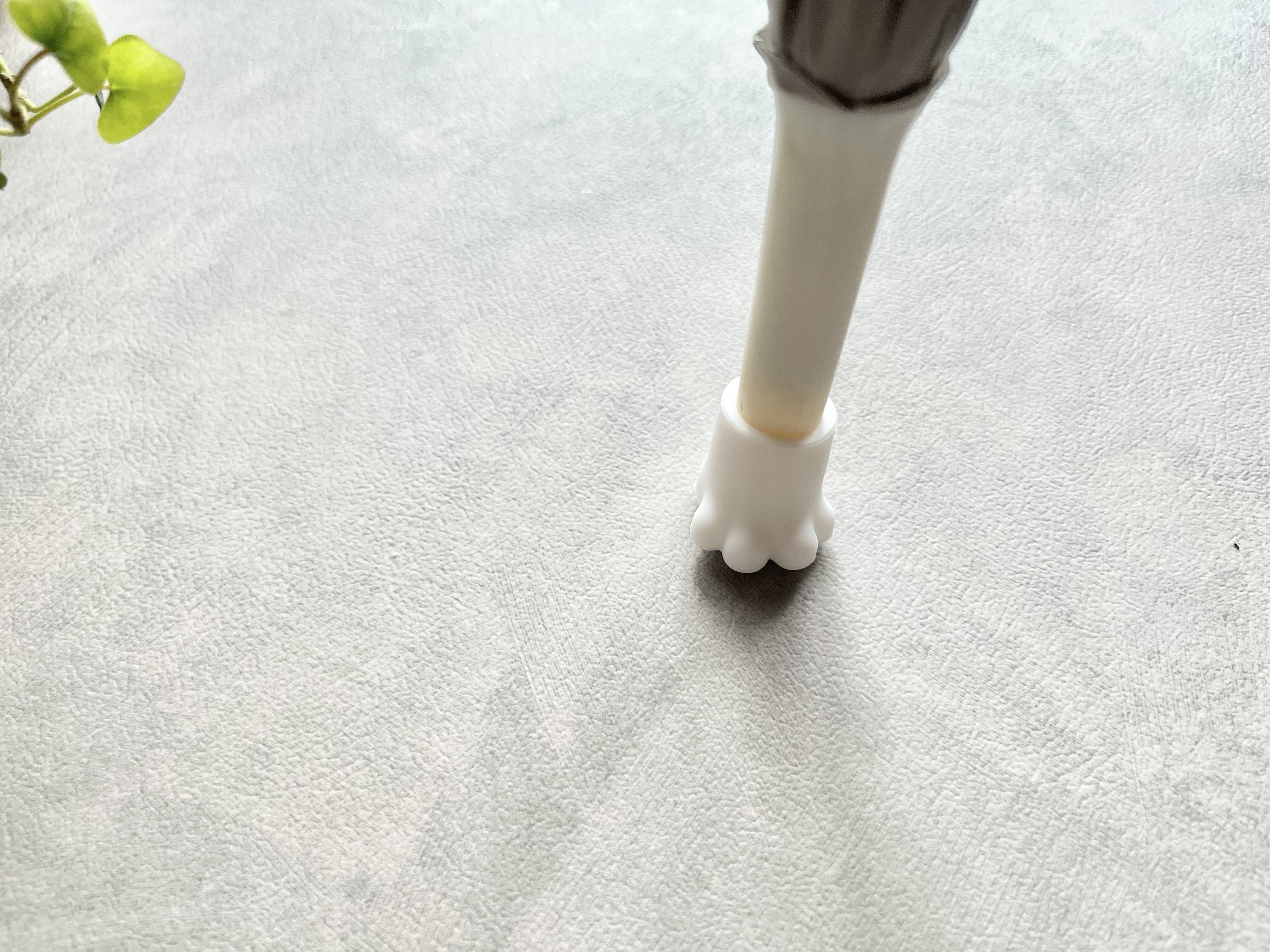 セリアの「傘用キャップ 2P 肉球」の使用画像