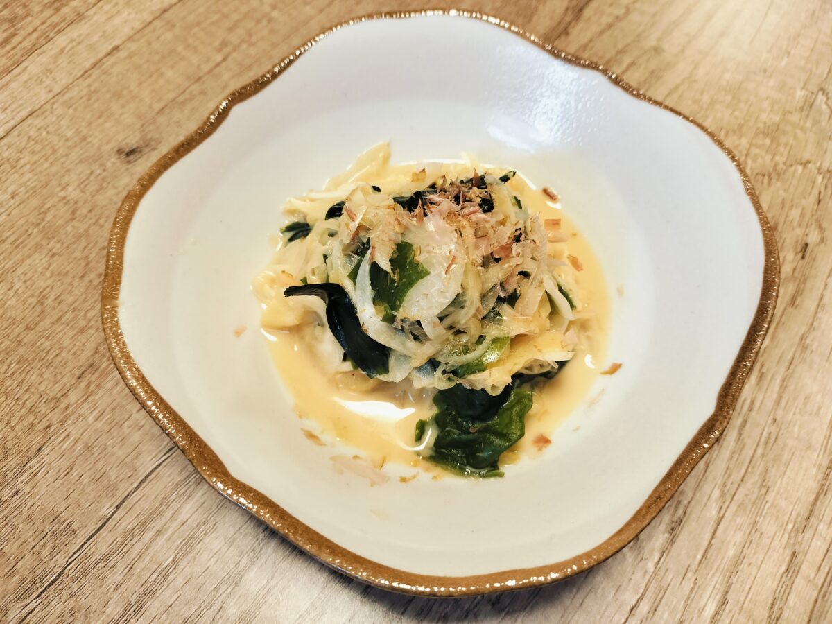 わかめと玉ねぎスライスのサラダ