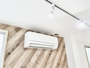 【夏前のエアコン】自分でできる掃除手順と、電気代を抑えるフィルターお手入れ