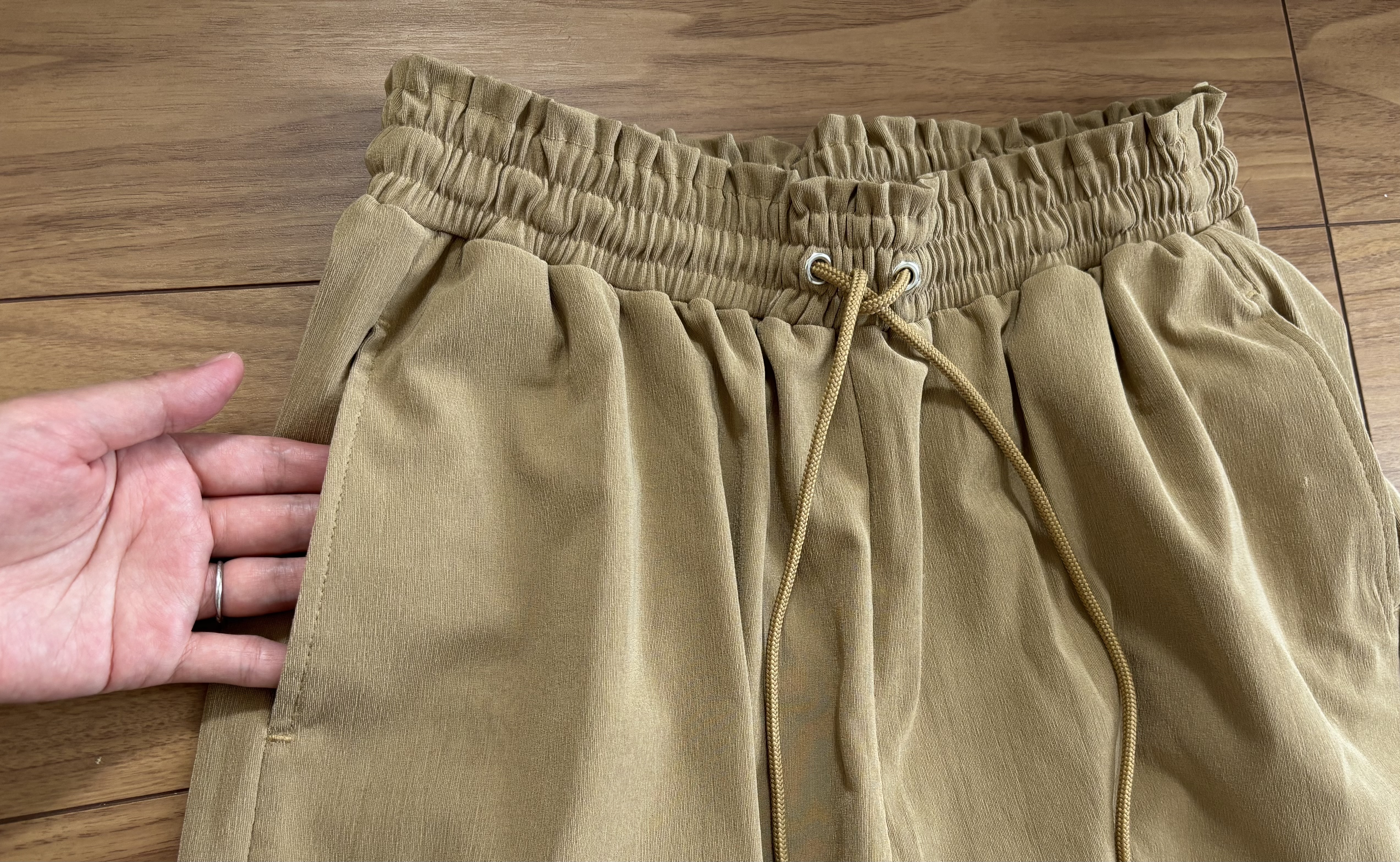 冷感パンツのウエスト部分の写真