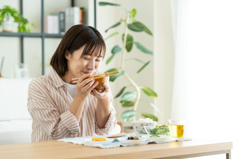 【腸活におすすめ】5分で完成！発酵食品と食物繊維が摂れるみそ汁3選