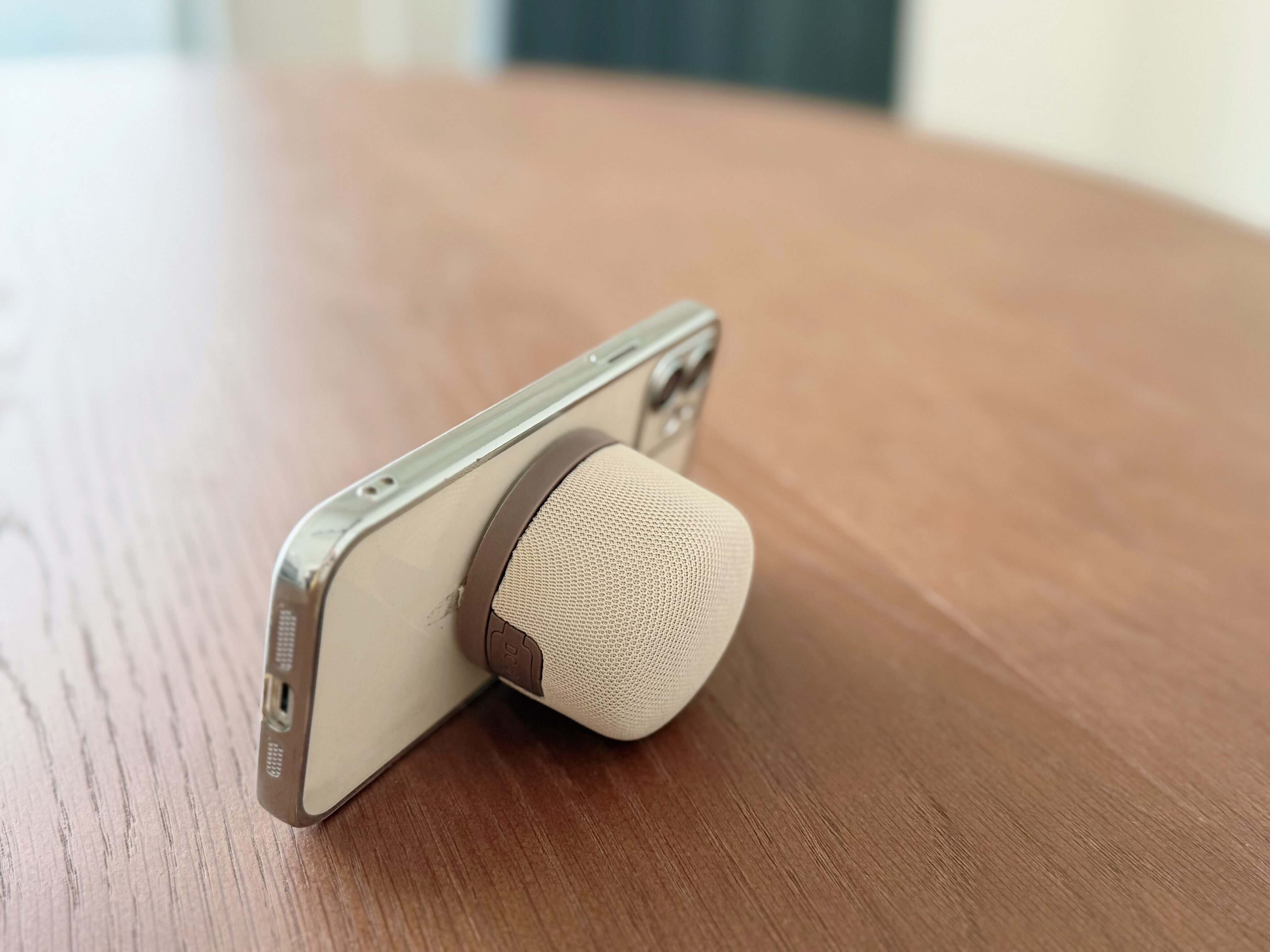 スマホスタンドになる