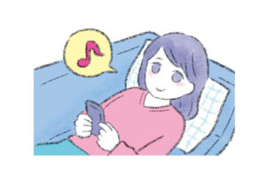 ソファでスマホをいじっている女性のイラスト