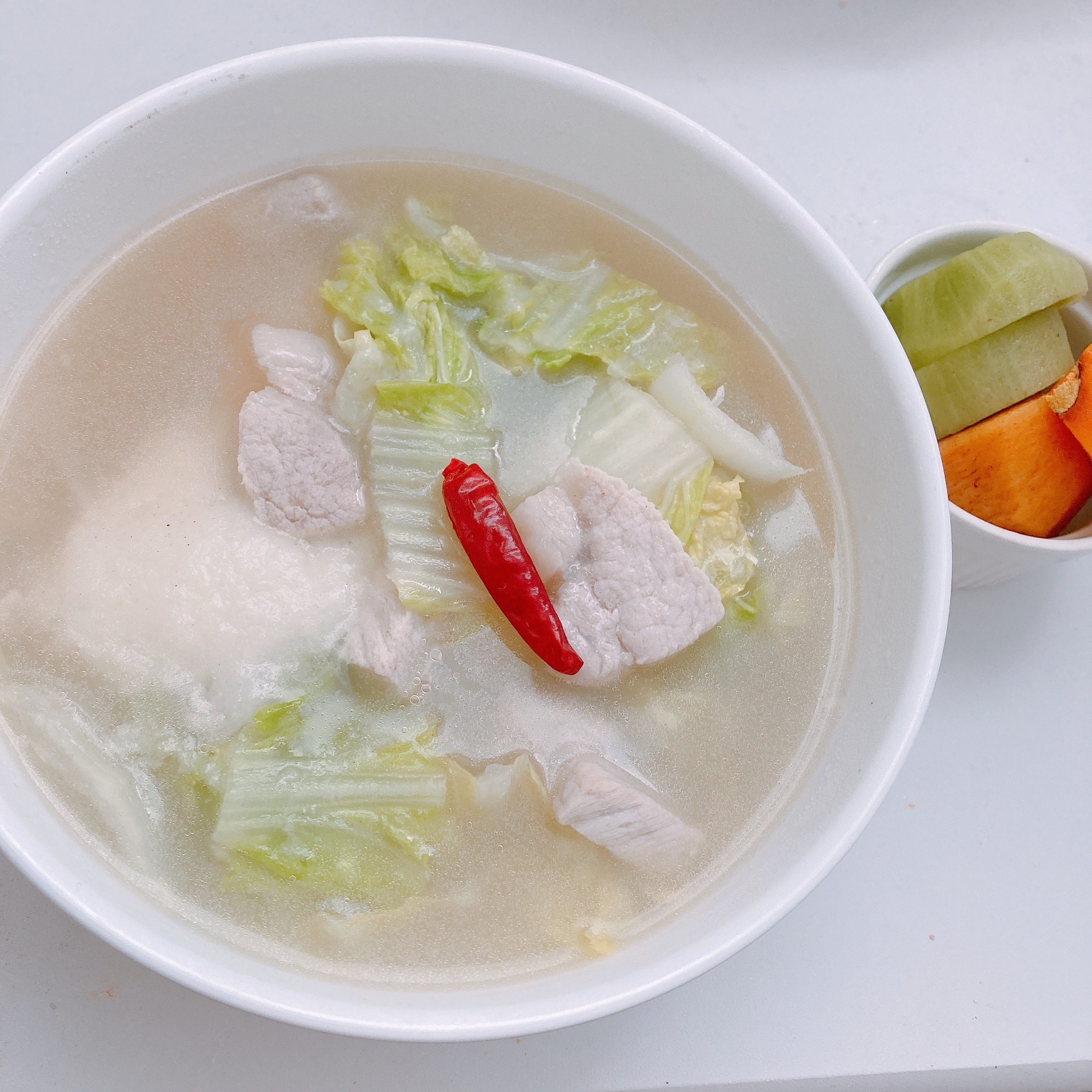 中華スープに餅を入れた朝ごはん