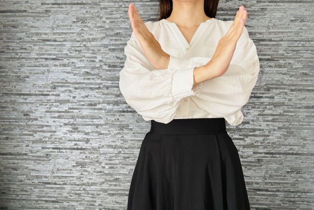 手でNGをする女性