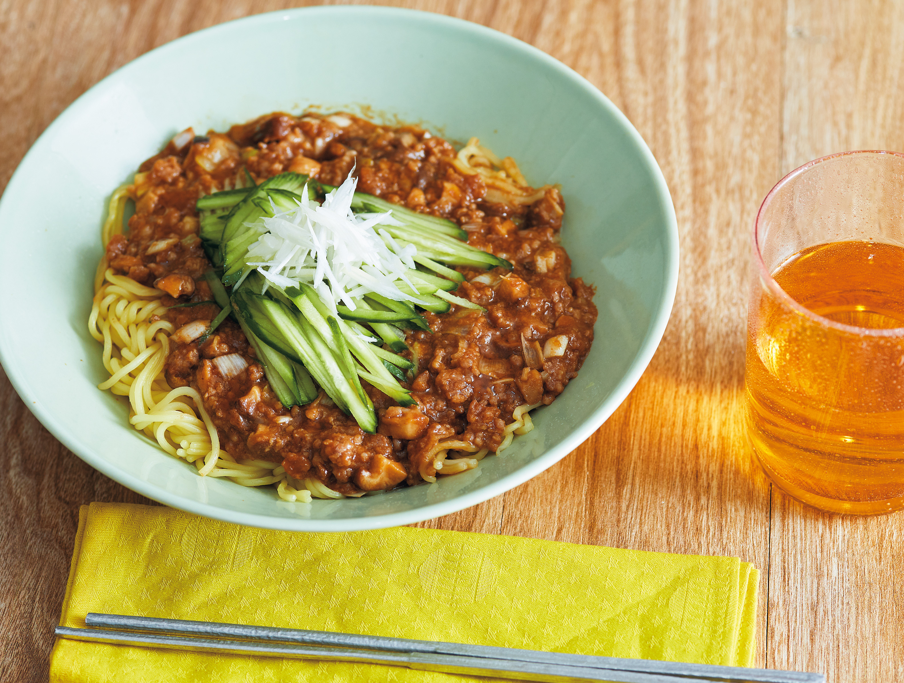 皿ごとジャージャー麺