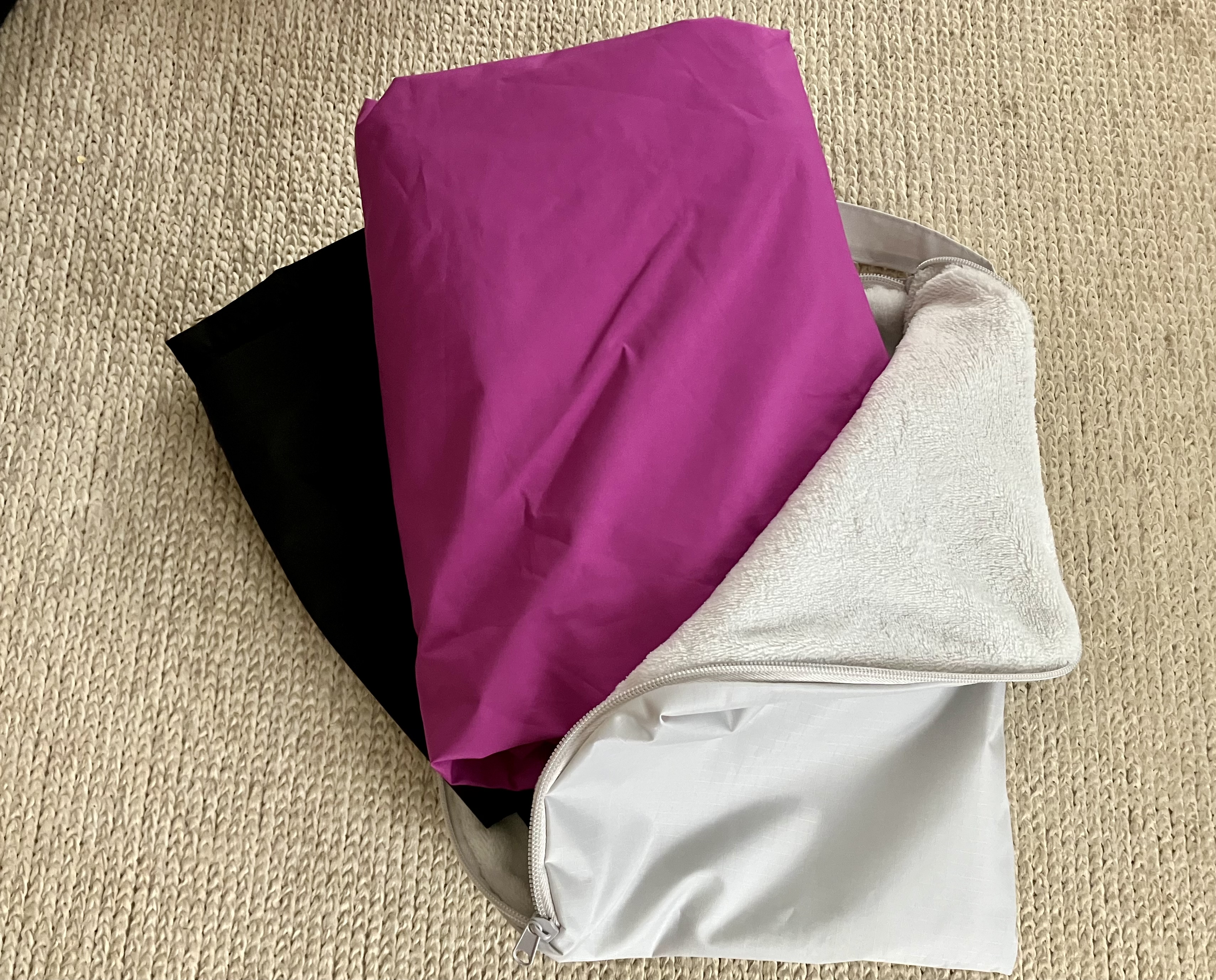 レインウェア上下もしっかり入りました