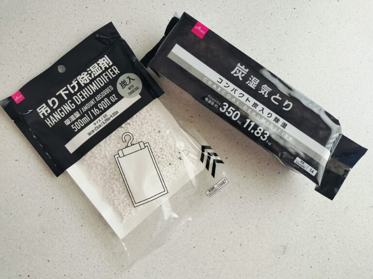 見つけたら即買い！いや～なじめじめとおさらば！【ダイソー】の除湿剤が使いやすい