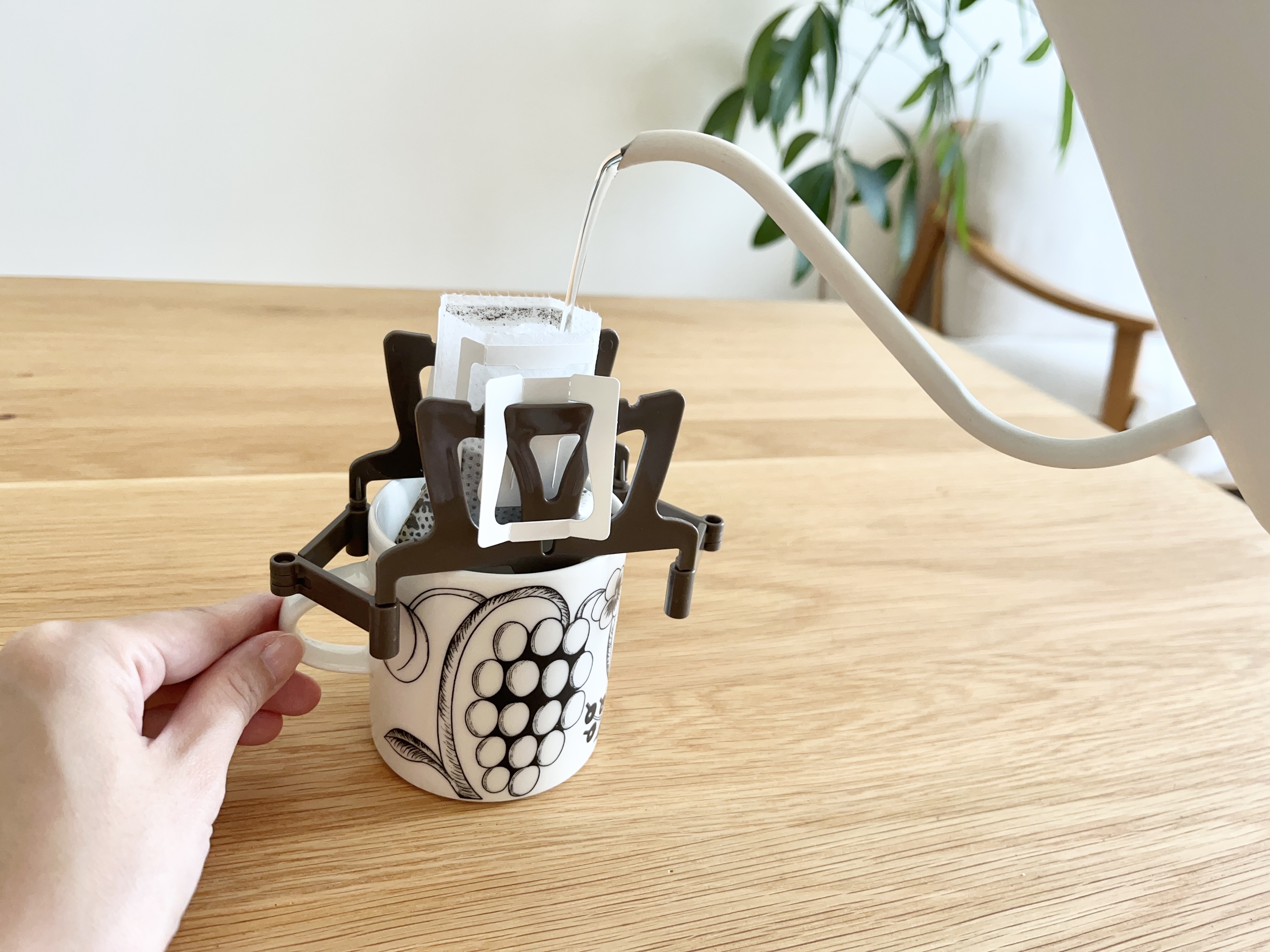 セリアの「ドリップバッグスタンド」の使用画像