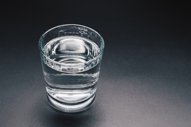一杯の水