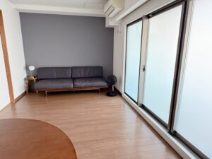 じつは買う必要なし？整理収納アドバイザーが実践！リビングのカーテンに代わる新しい選択肢