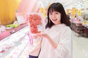 【特売肉を無駄にしない】家計と夕飯が劇的にラクになる「肉種別」の冷凍術