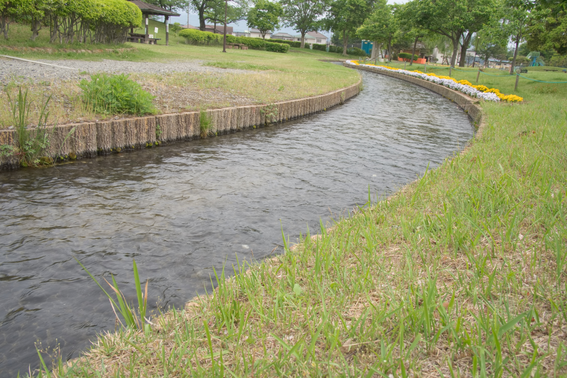 川