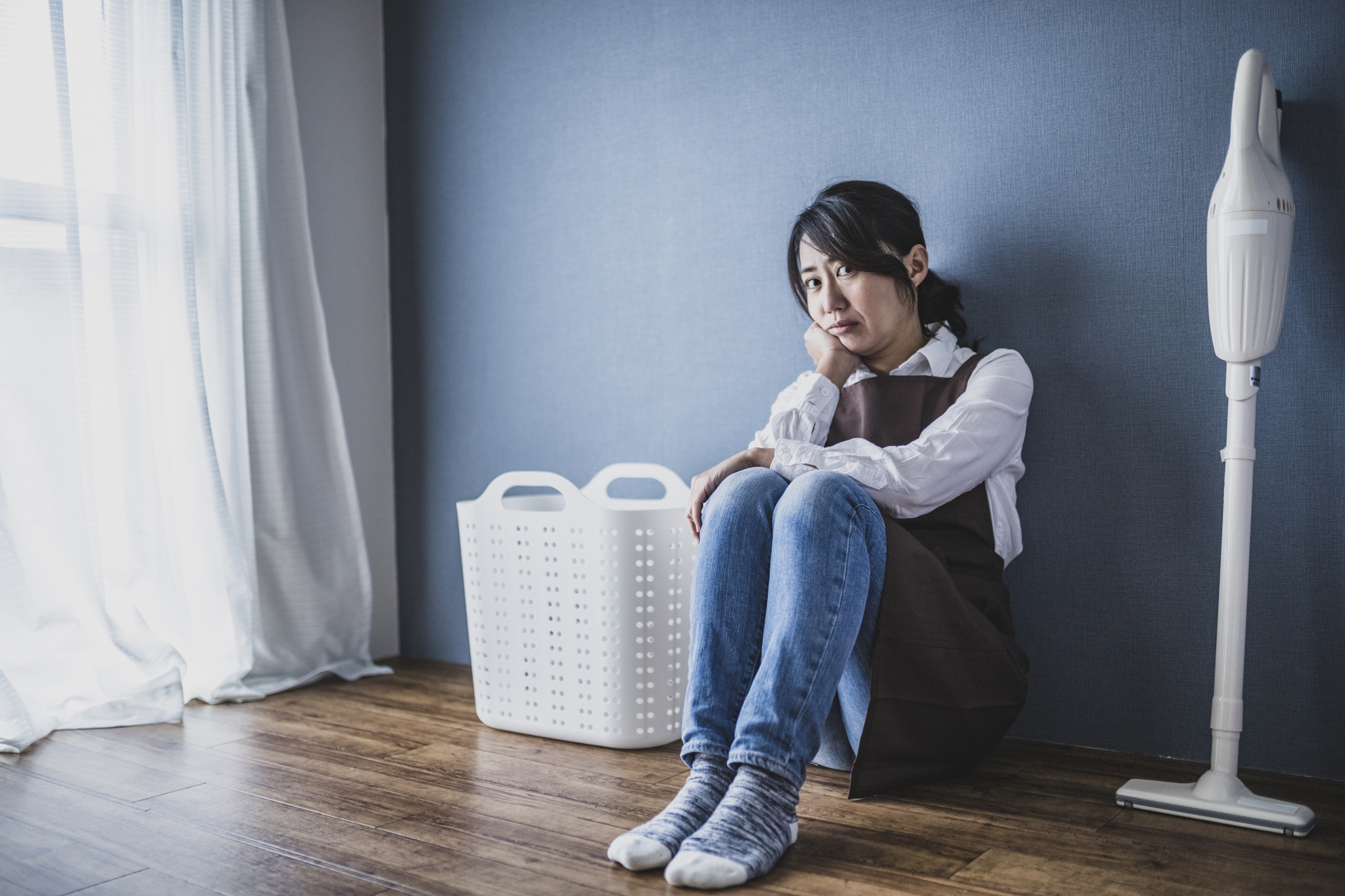 悩む女性