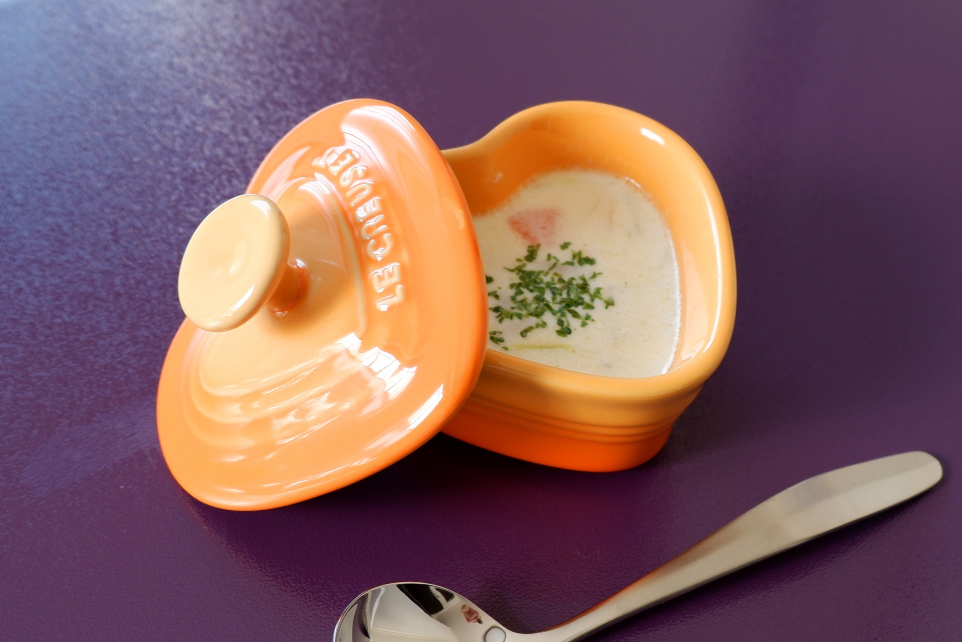 オレンジ色の物