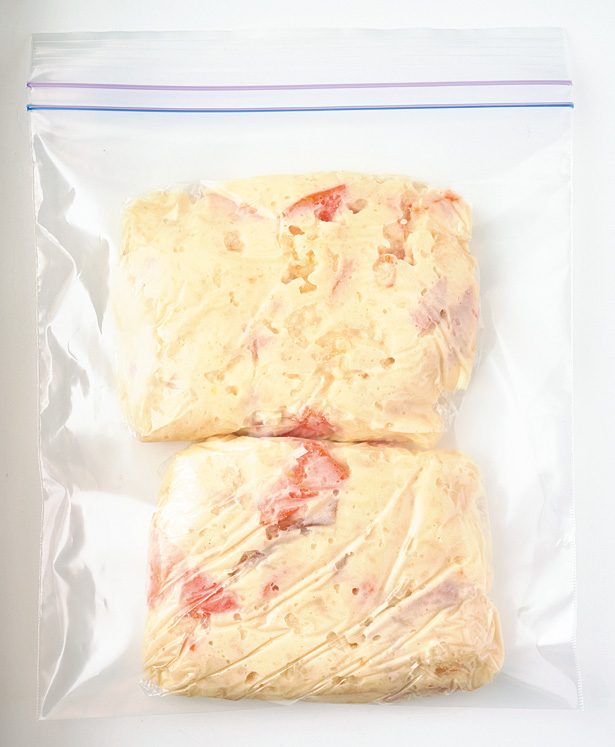 保存袋に入れたポテトサラダ