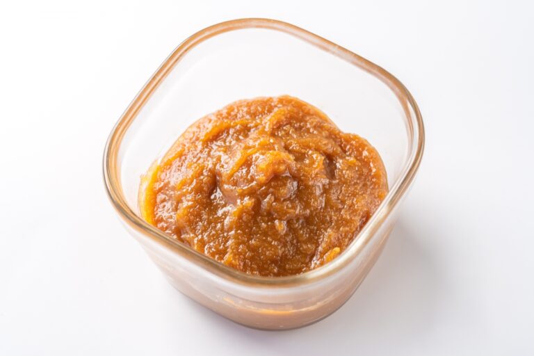 「早く使い切らなきゃ」から解放！固まらない調味料・粉もの冷凍ワザ