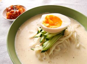 業スー食材で本場の味を手軽に再現!? 豆乳と調味料を混ぜるだけのタイパ抜群麺レシピ