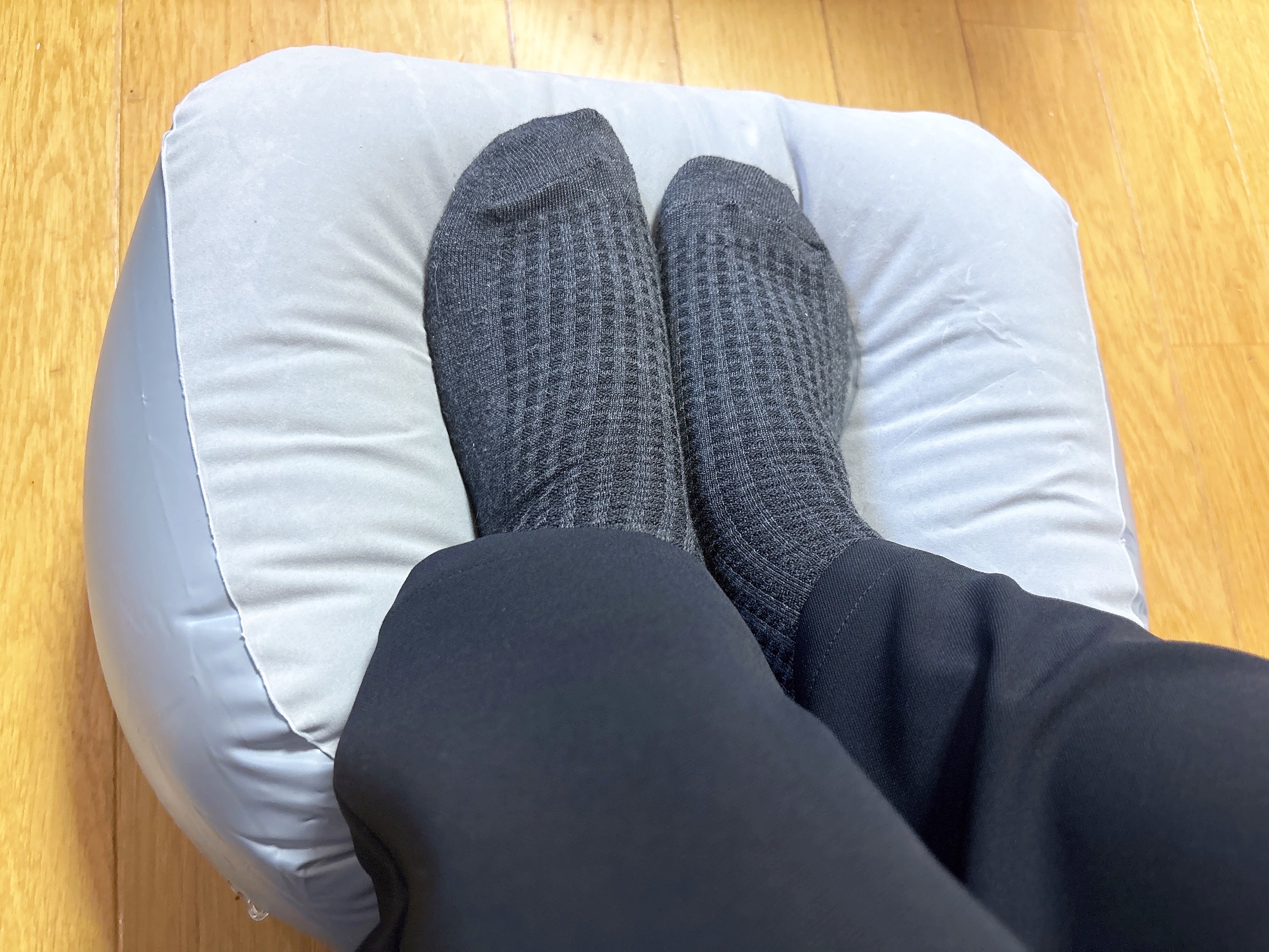 エアーフットレストに足をのせている