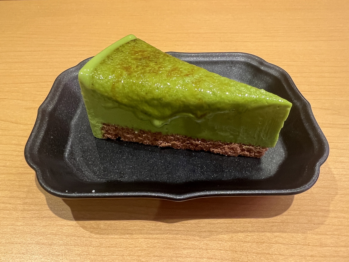スシローのデザート「老舗茶舗のお抹茶ブリュレアチーズケーキ」