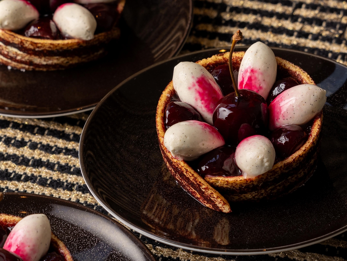 「BEIGE Alain Ducasse TOKYO」の「Charlotte Cerise」