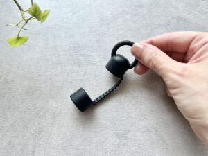 「落ちるストレスから解放！」「これ考えた人、天才！」セリアのネーム印専用キャップが便利すぎる