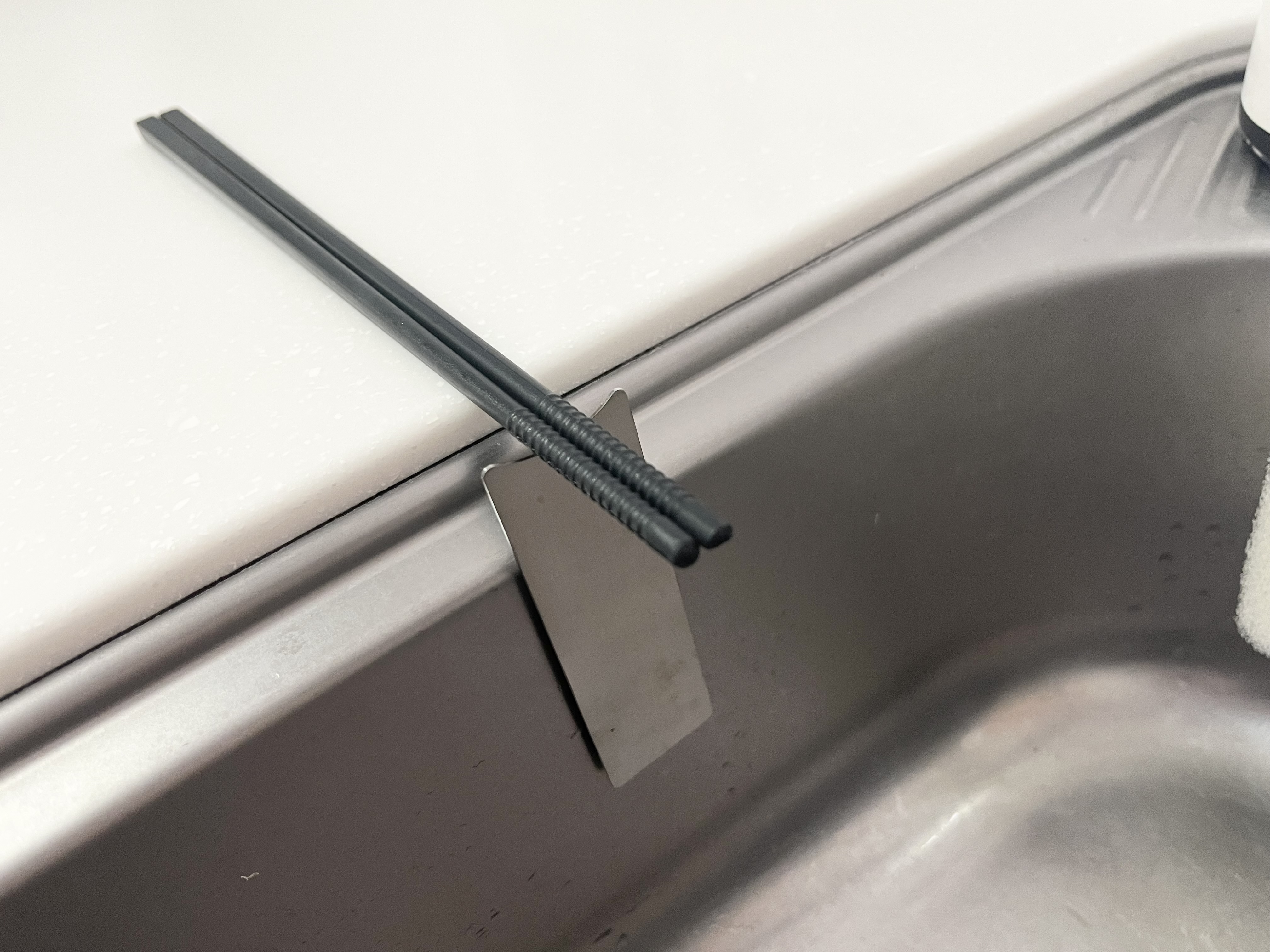 セリアの「キッチンツールちょい置きホルダー」の使用画像