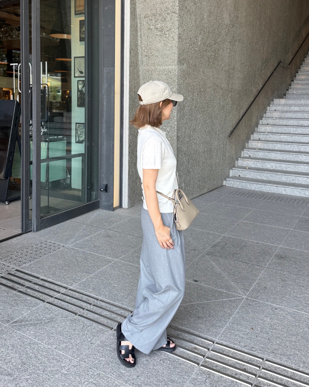 スマートワイドストレートパンツ