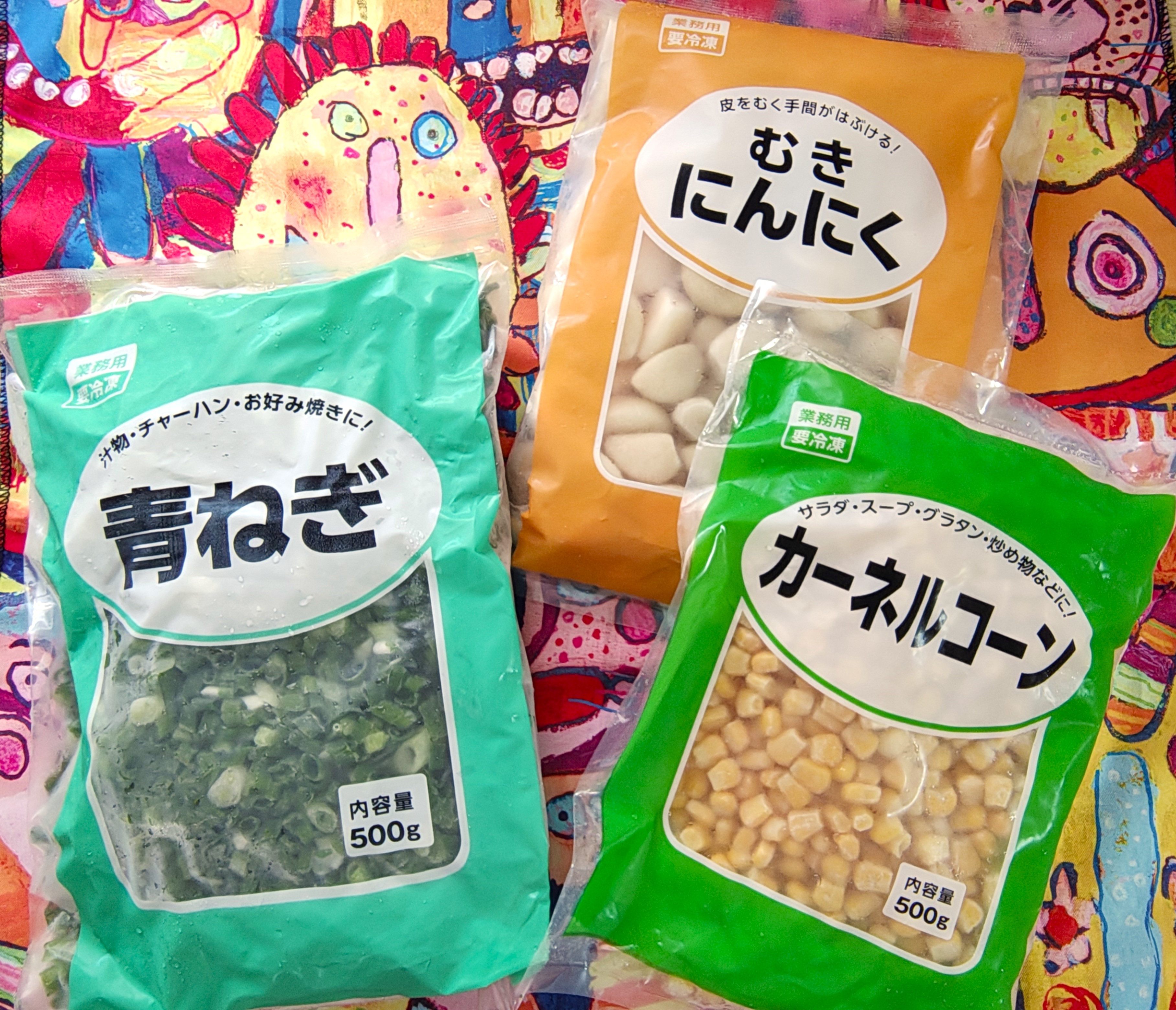 業務スーパーの冷凍青ネギ、むきにんにく、カーネルコーン