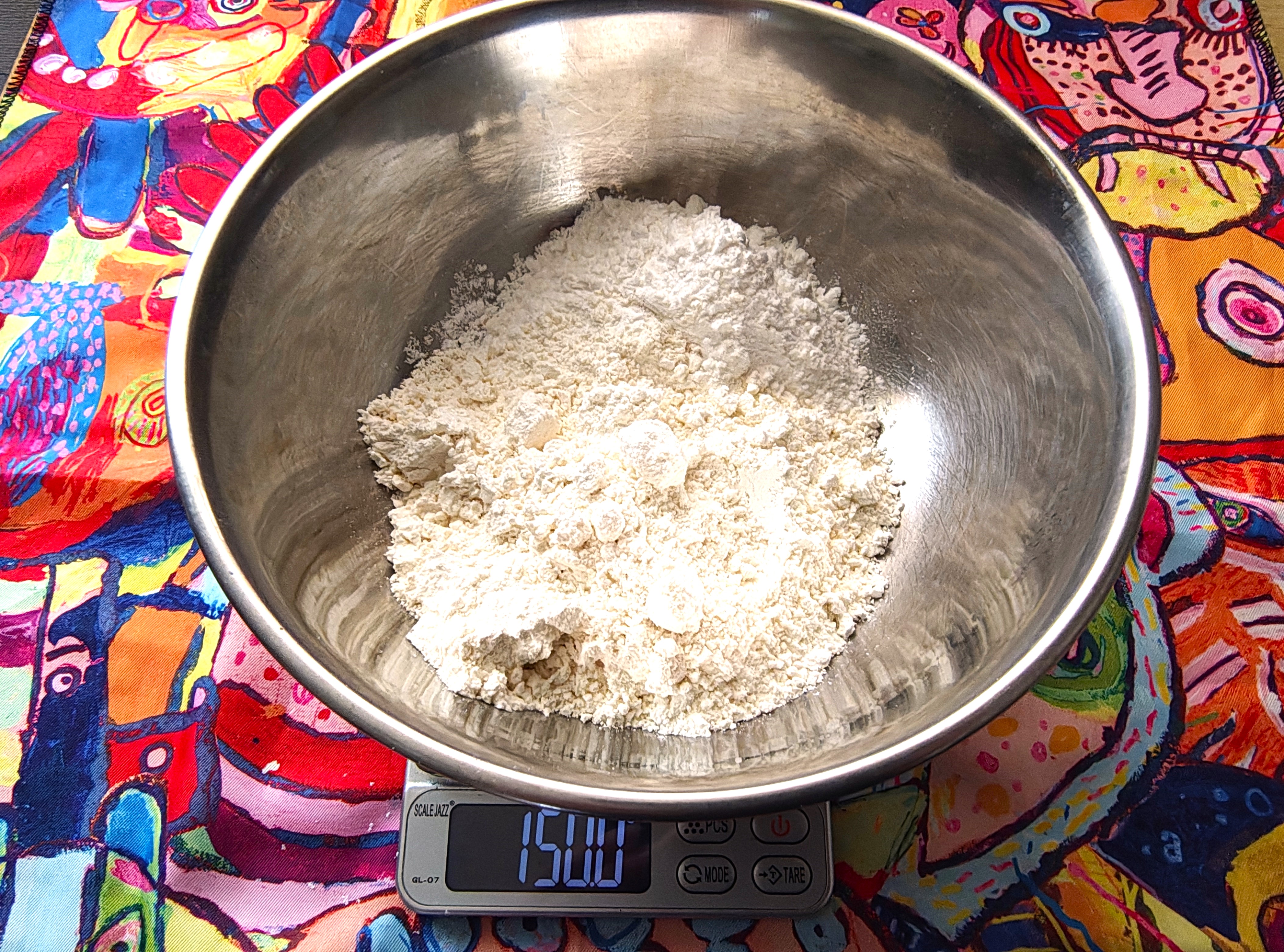 ボウルに入った小麦粉