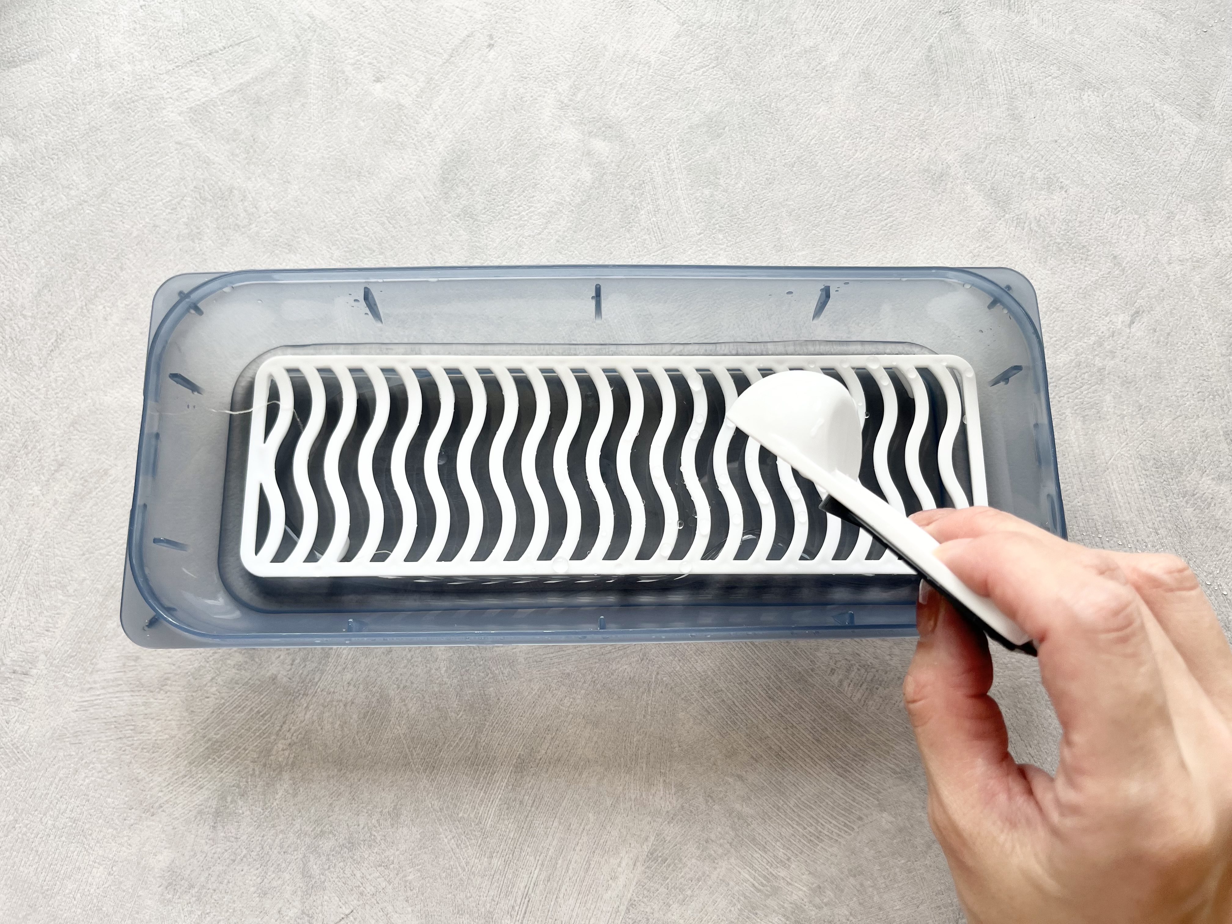 ダイソーの「電子レンジ調理器 とうもろこし・さつまいも」の使用画像