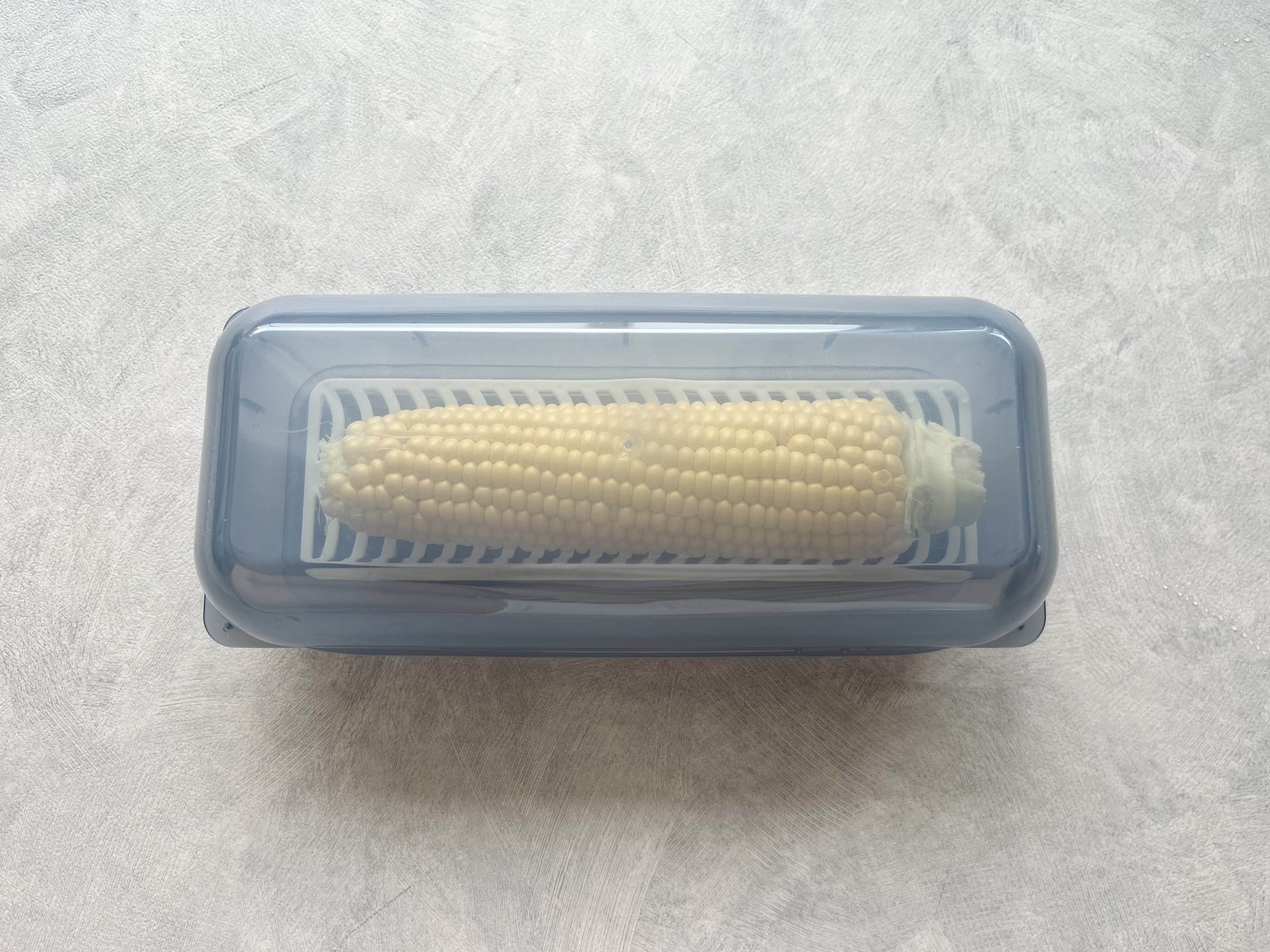 ダイソーの「電子レンジ調理器 とうもろこし・さつまいも」の使用画像