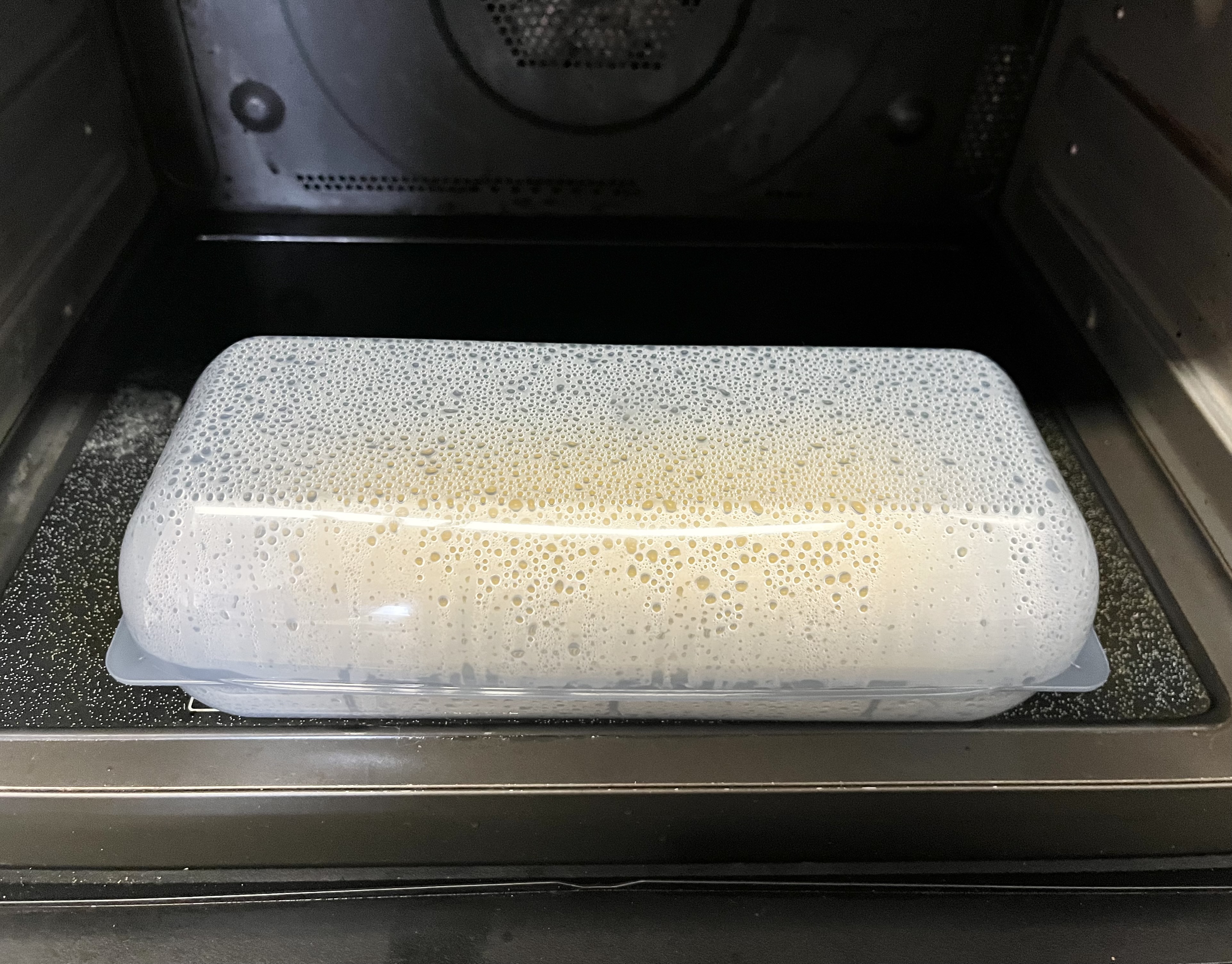 ダイソーの「電子レンジ調理器 とうもろこし・さつまいも」の使用画像