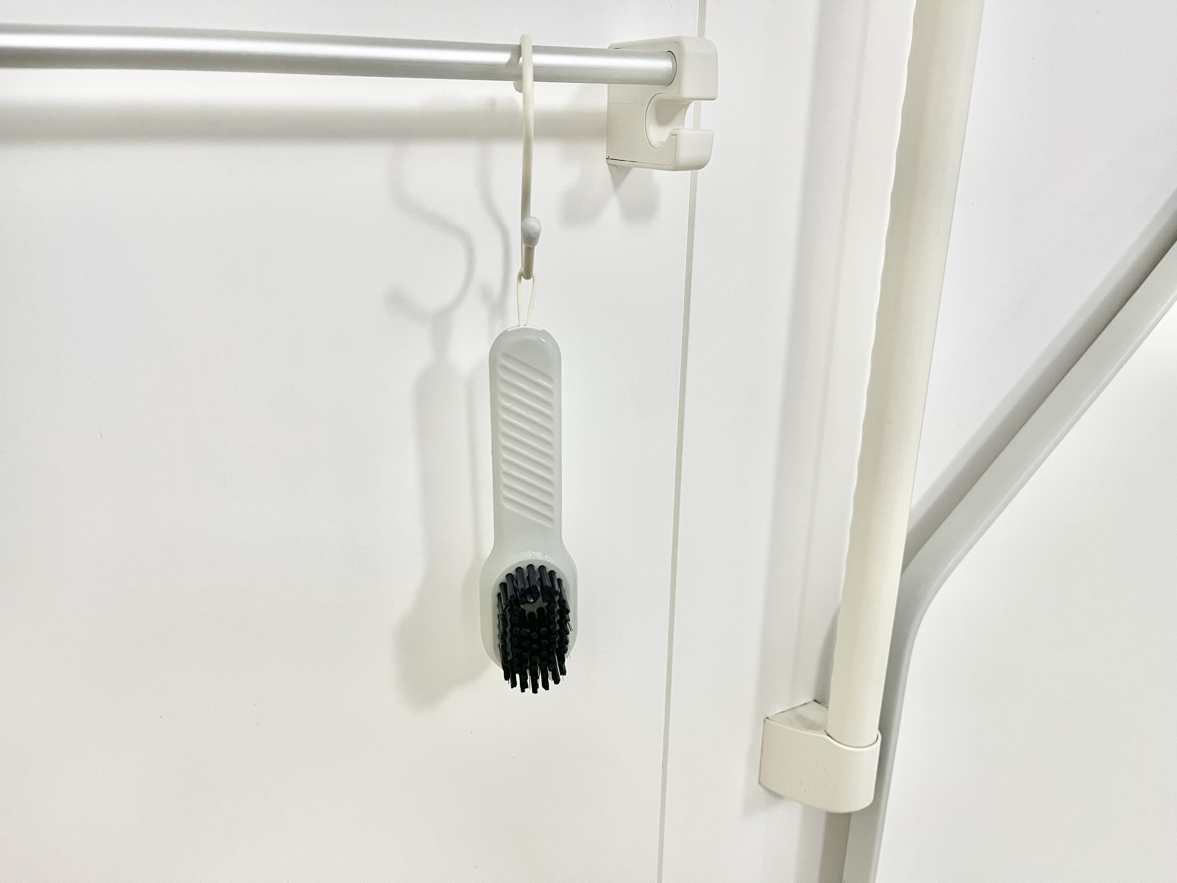 3COINSの「洗剤IN手洗いブラシ」の使用画像