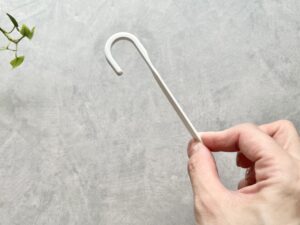 「くるっと巻いて吊り下げ収納！」セリアで見つけた進化系フックは便利すぎて買わなきゃ損！